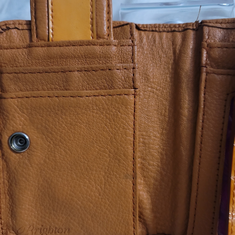 Crocodile Pattern Tan Bag with Turtle Accent - image 5